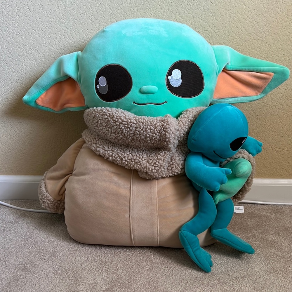 Star Wars Mandolorian The Child Ginormous Cuddle Plush